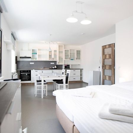 Amenity Apartmany Перна Экстерьер фото