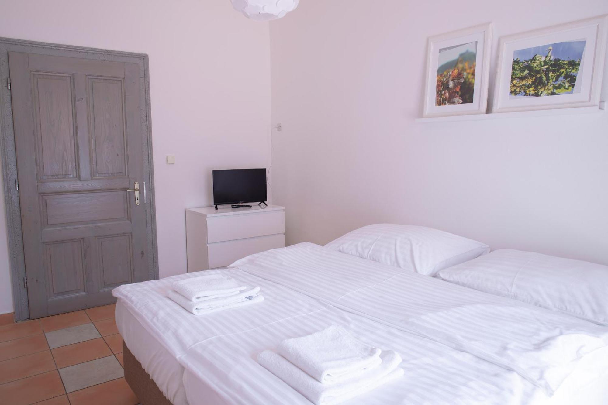 Amenity Apartmany Перна Экстерьер фото