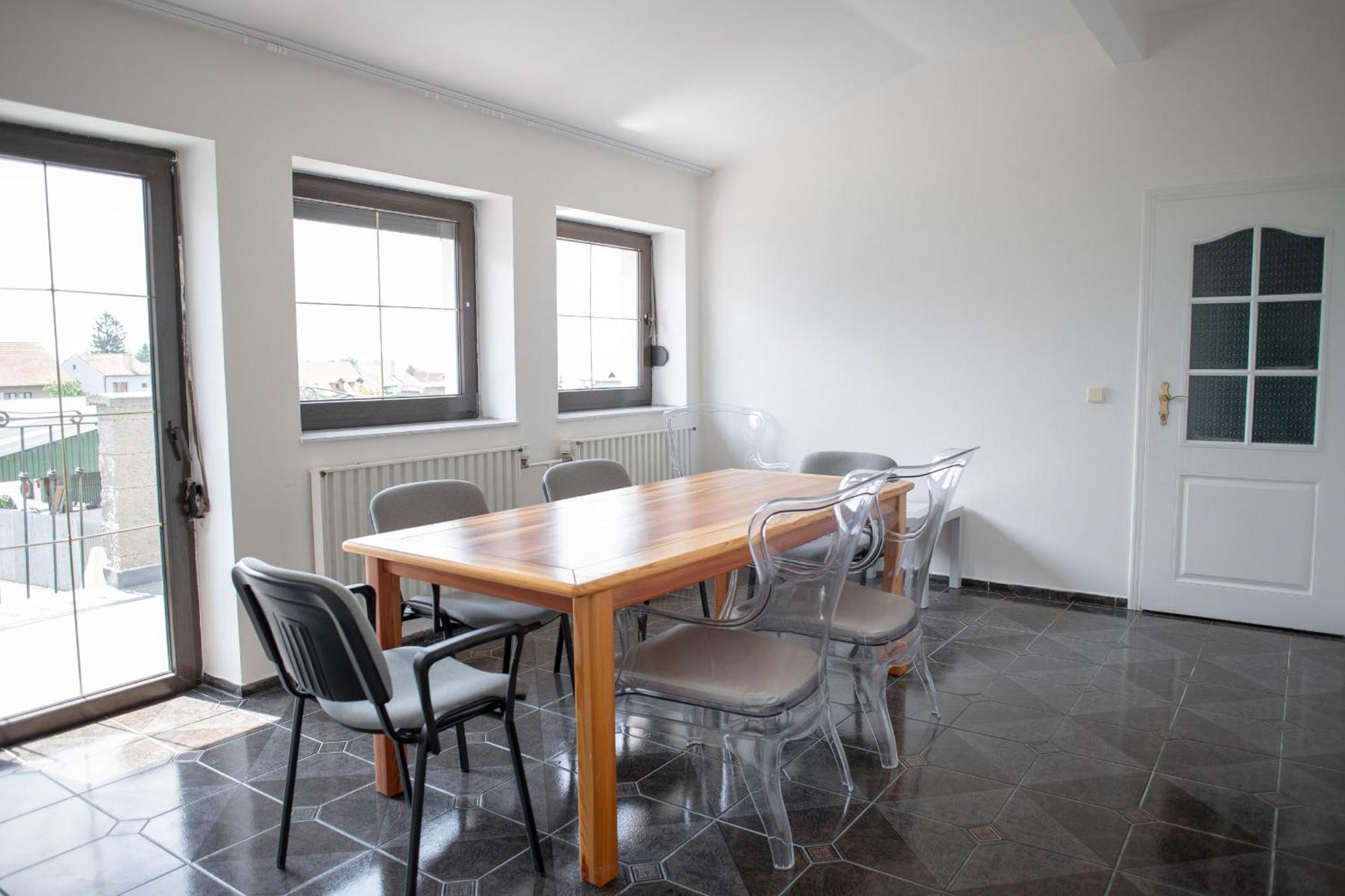 Amenity Apartmany Перна Экстерьер фото