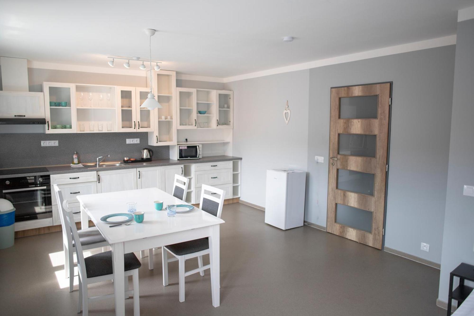 Amenity Apartmany Перна Экстерьер фото