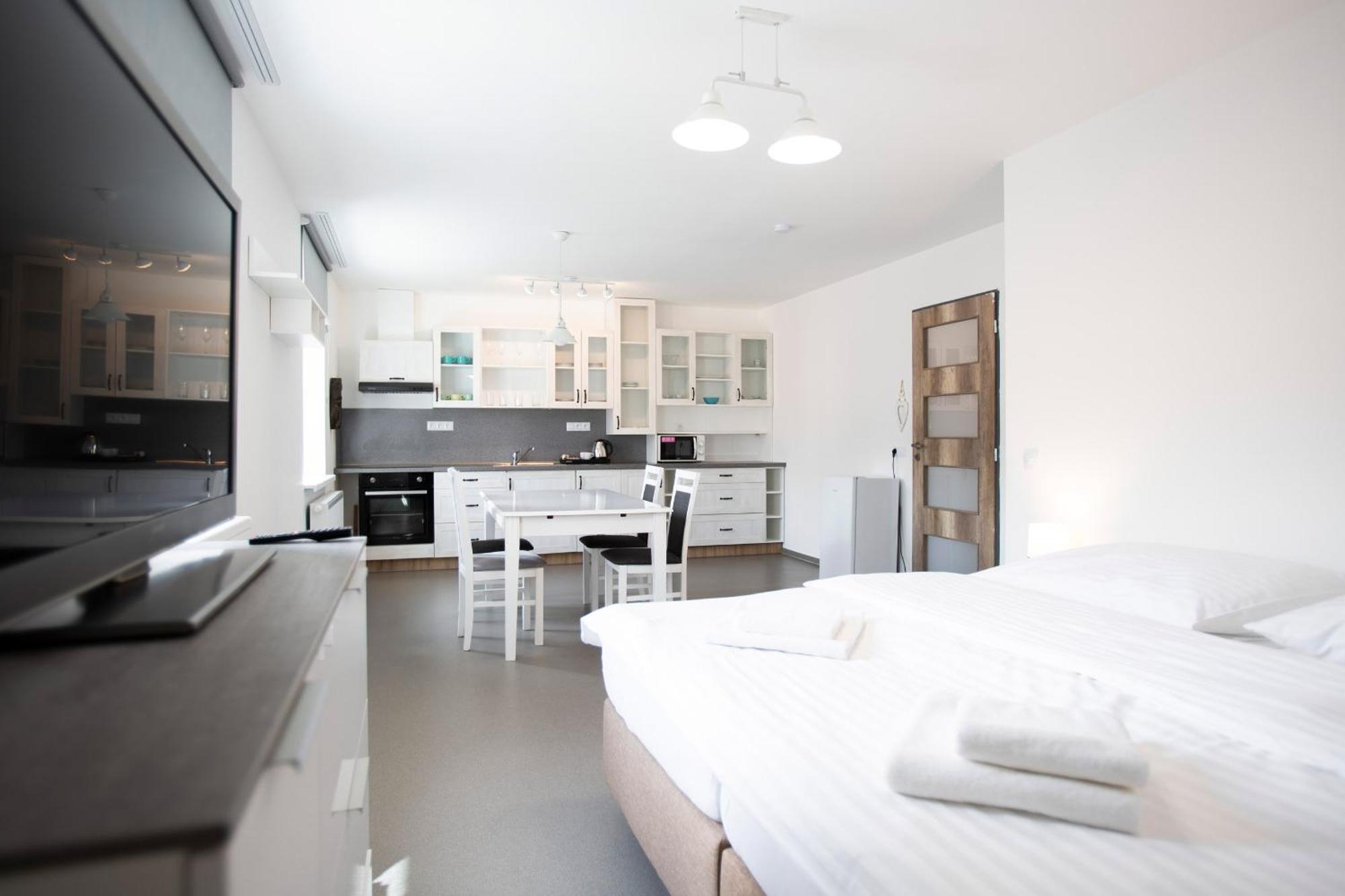 Amenity Apartmany Перна Экстерьер фото