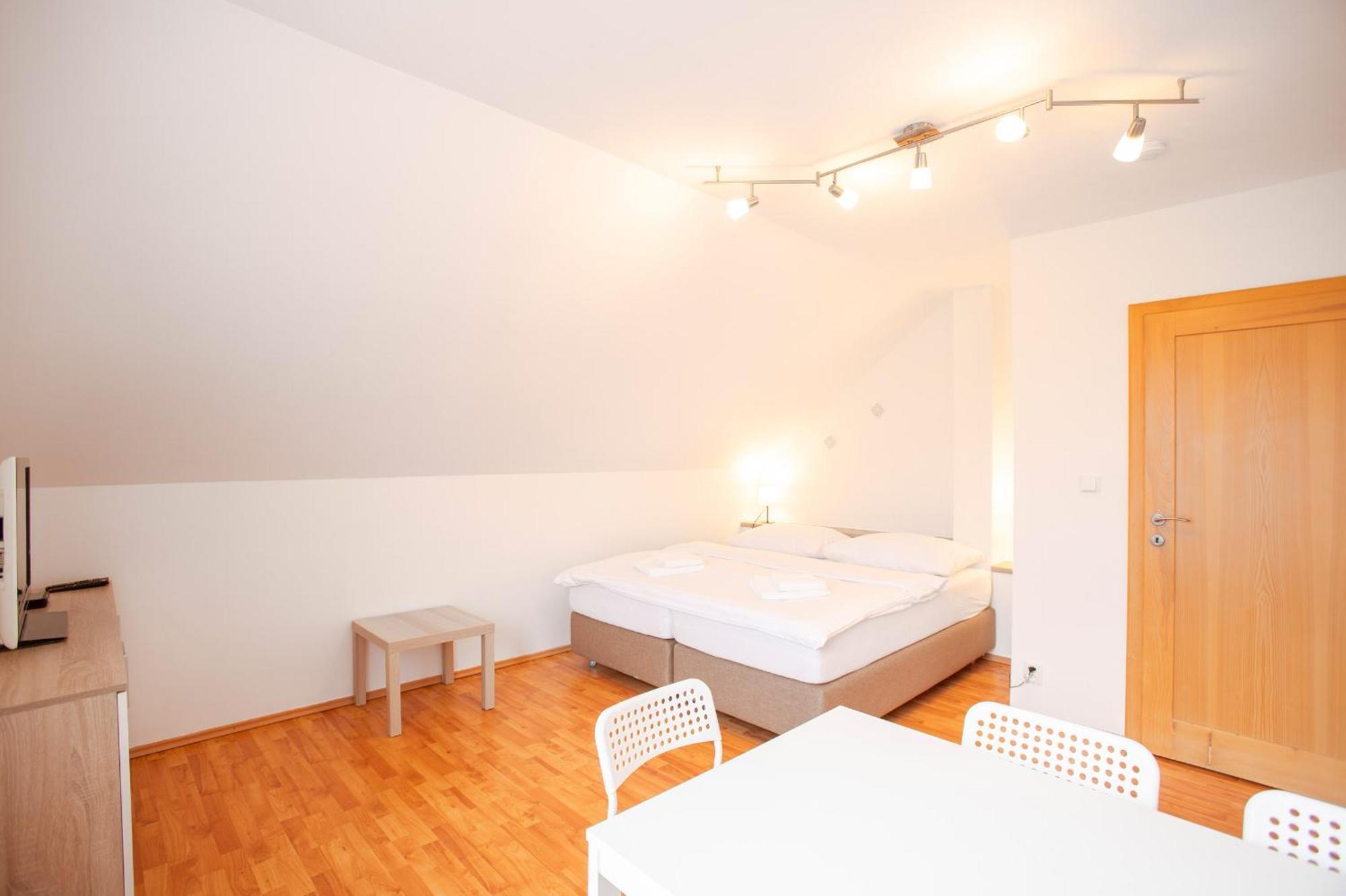 Amenity Apartmany Перна Экстерьер фото